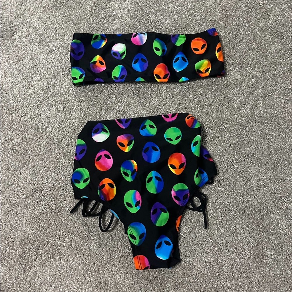 Rave outfit.. Size small, worn once!